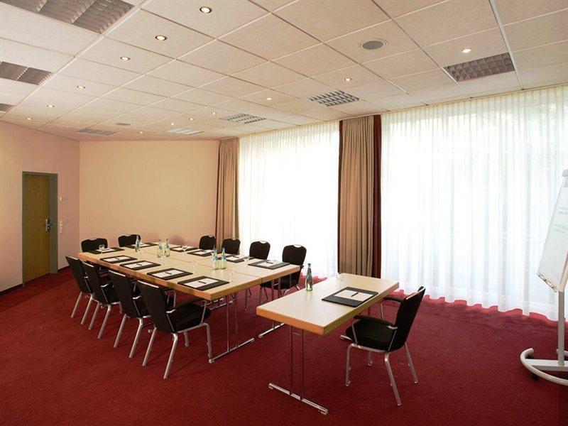 ホテル Nh Berlin Potsdam Conference Center クラインマハノー エクステリア 写真