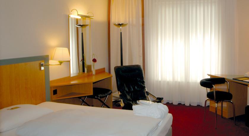 ホテル Nh Berlin Potsdam Conference Center クラインマハノー エクステリア 写真