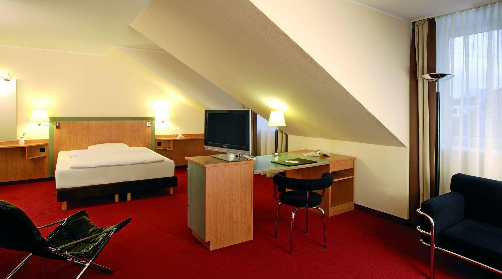 ホテル Nh Berlin Potsdam Conference Center クラインマハノー エクステリア 写真