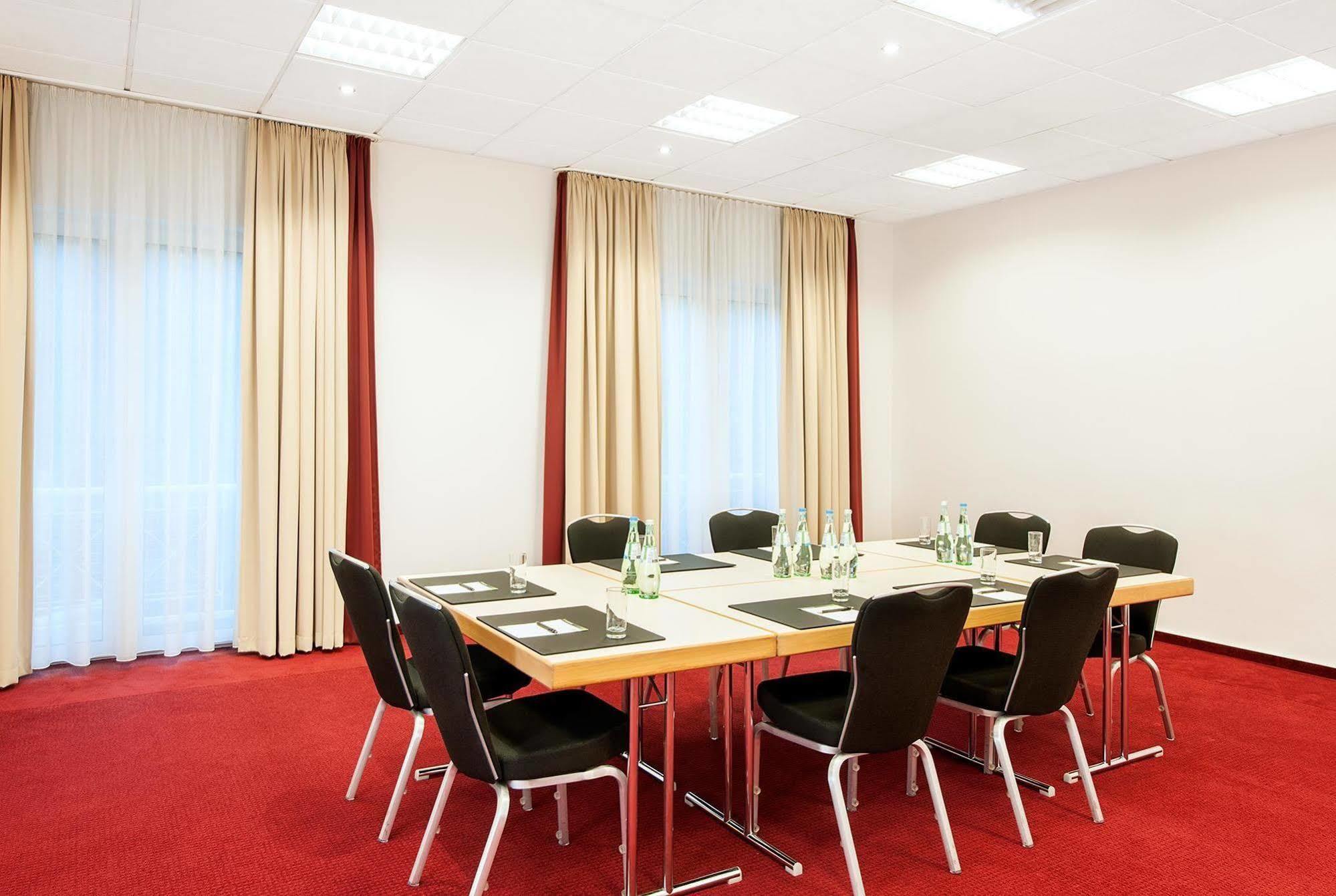 ホテル Nh Berlin Potsdam Conference Center クラインマハノー エクステリア 写真