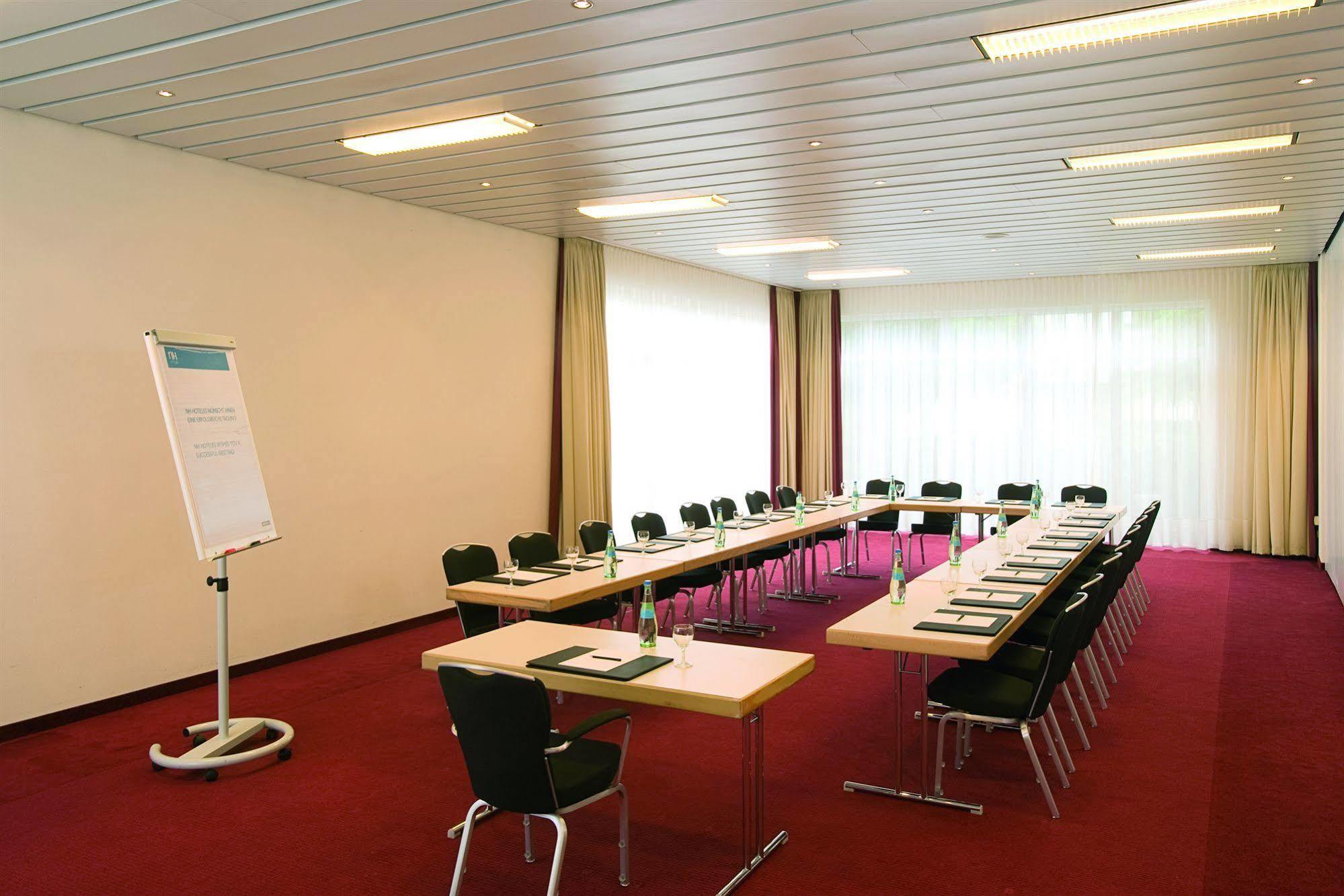 ホテル Nh Berlin Potsdam Conference Center クラインマハノー エクステリア 写真