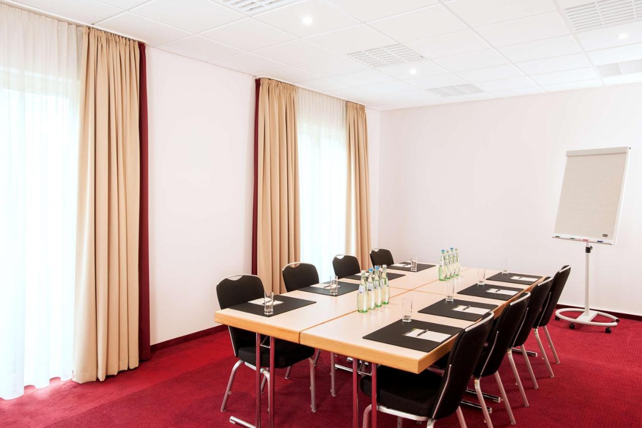 ホテル Nh Berlin Potsdam Conference Center クラインマハノー エクステリア 写真